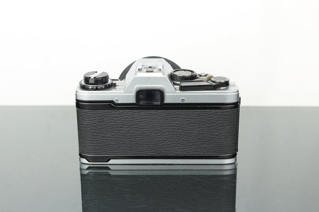 Olympus OM10 + Olympus OM 28mm 1:2.8 lens - Dutch|Thrift