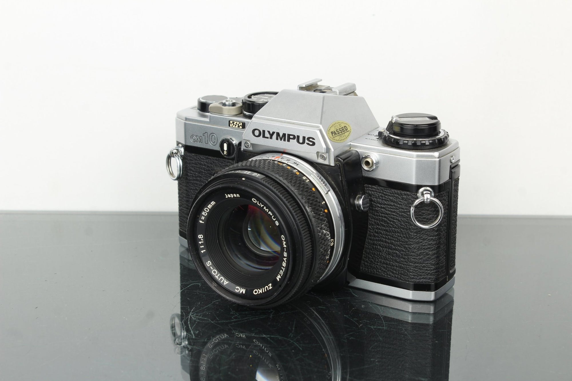 Olympus OM10 + OM 50mm f/1.8 - Dutch|Thrift