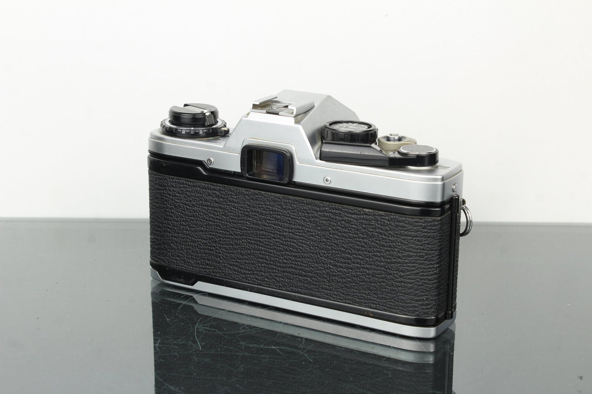 Olympus OM10 + OM 50mm f/1.8 - Dutch|Thrift