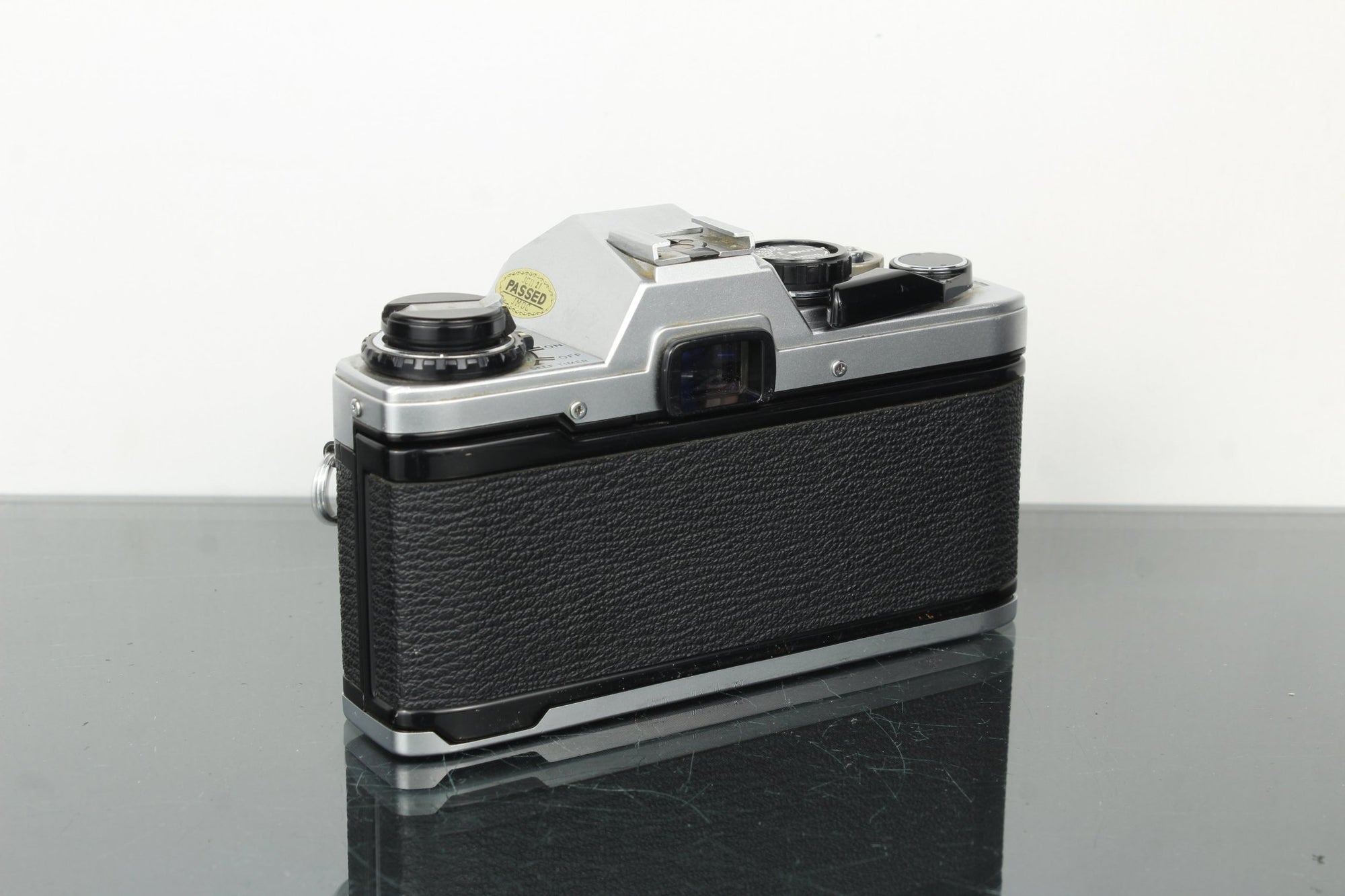 Olympus OM10 + OM 50mm f/1.8 - Dutch|Thrift