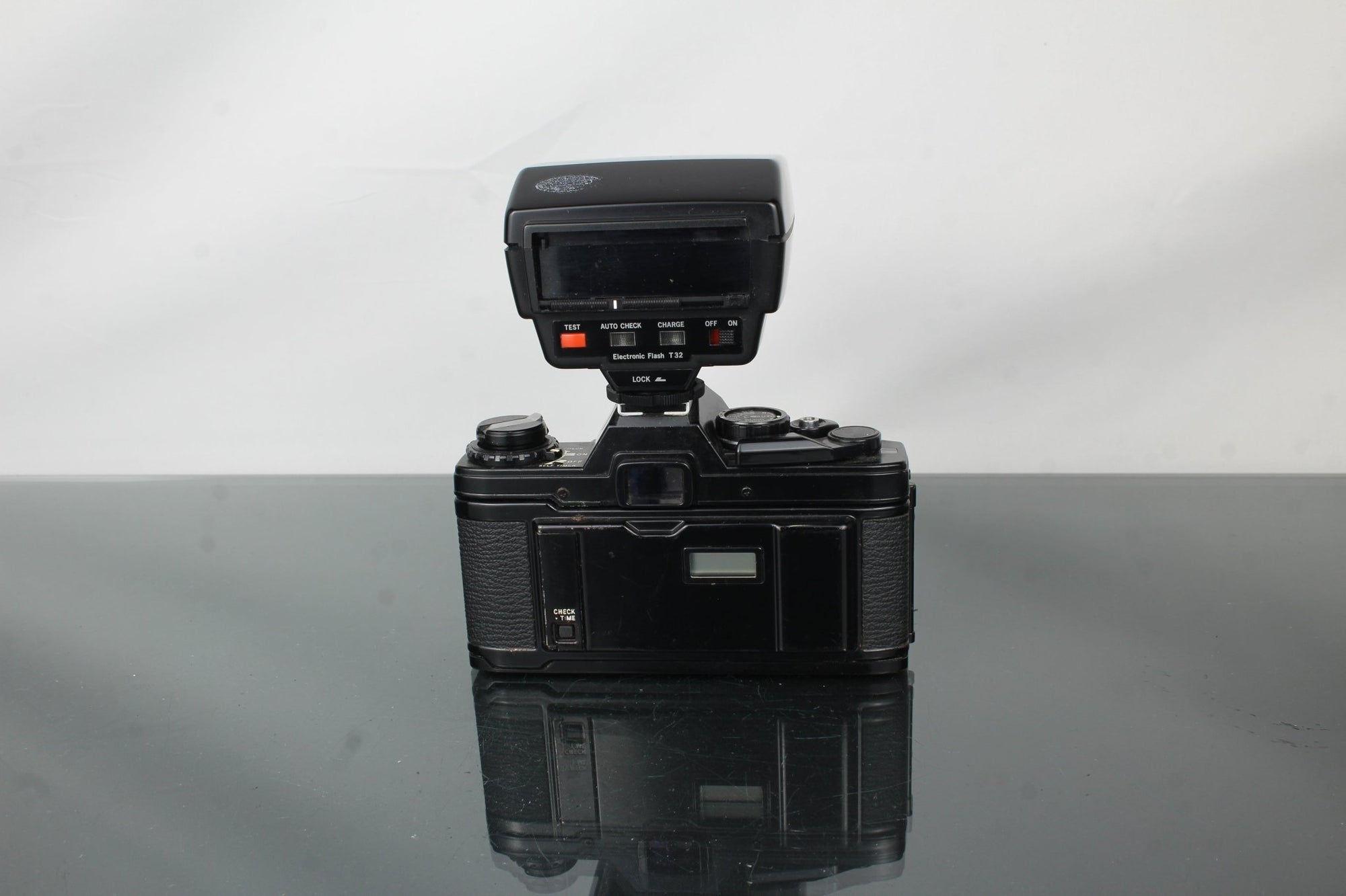 Olympus OM10 + OM Auto - S 50mm 1.8 Olympus lens - Dutch|Thrift