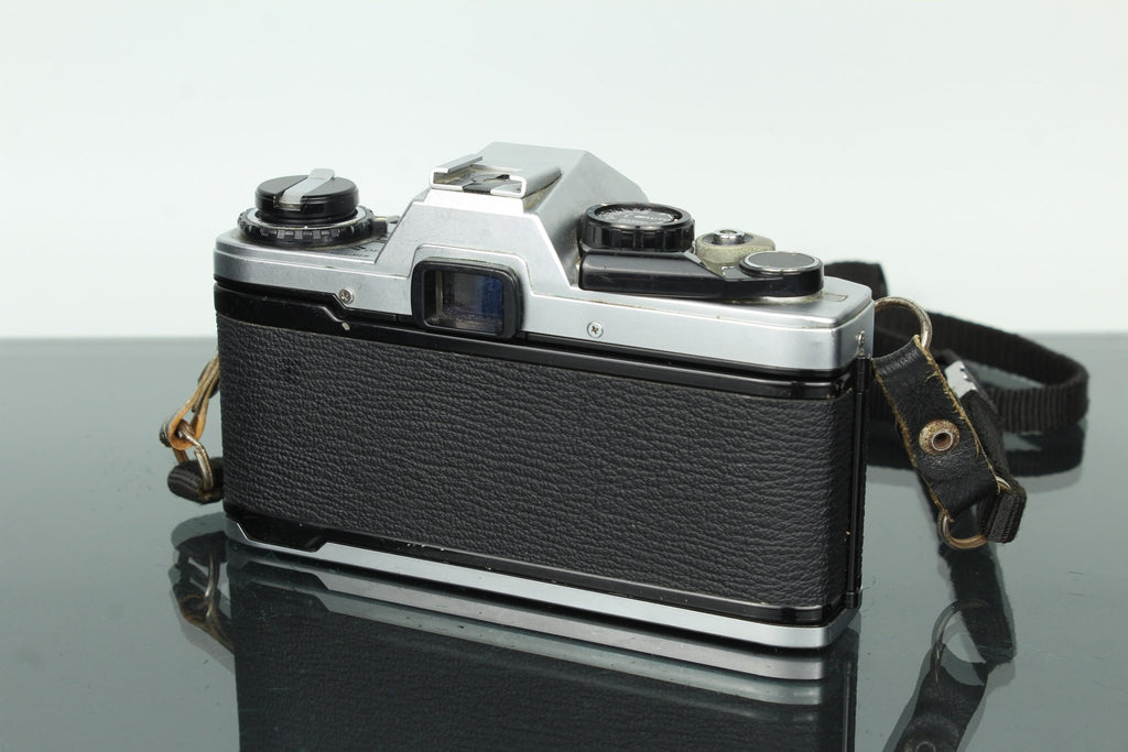 Olympus OM10 + Zuiko MC Auto - S 1:1.8 50mm - Dutch|Thrift