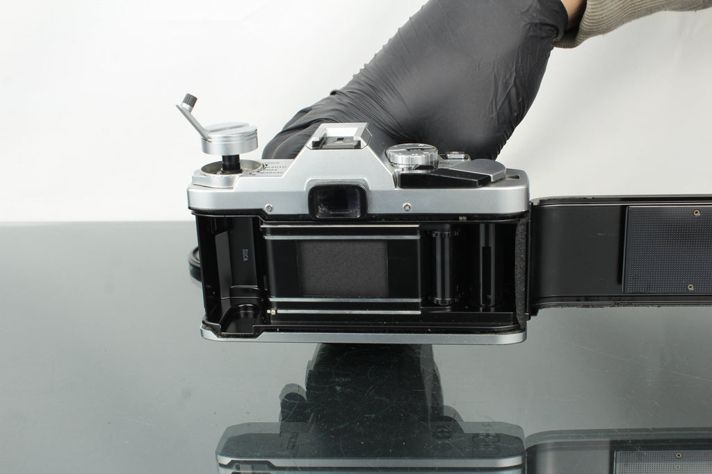 Olympus OM30 + Olympus Auto - Zoom 35 - 70mm 1:4 lens - Dutch|Thrift