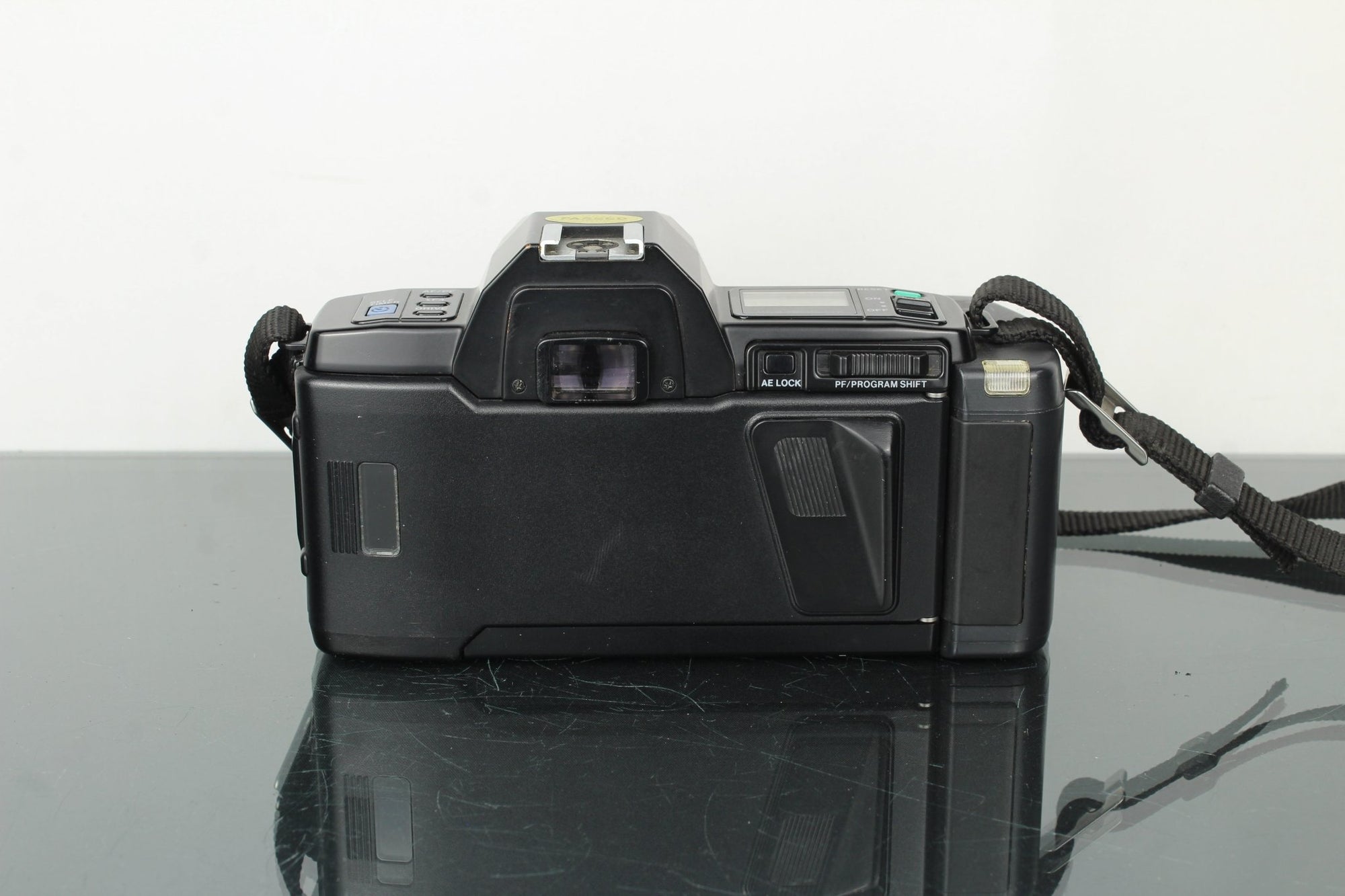 Olympus OM707 AF + Olympus AF 23 - 70mm 1:3.5 - 4.5 lens - Dutch|Thrift