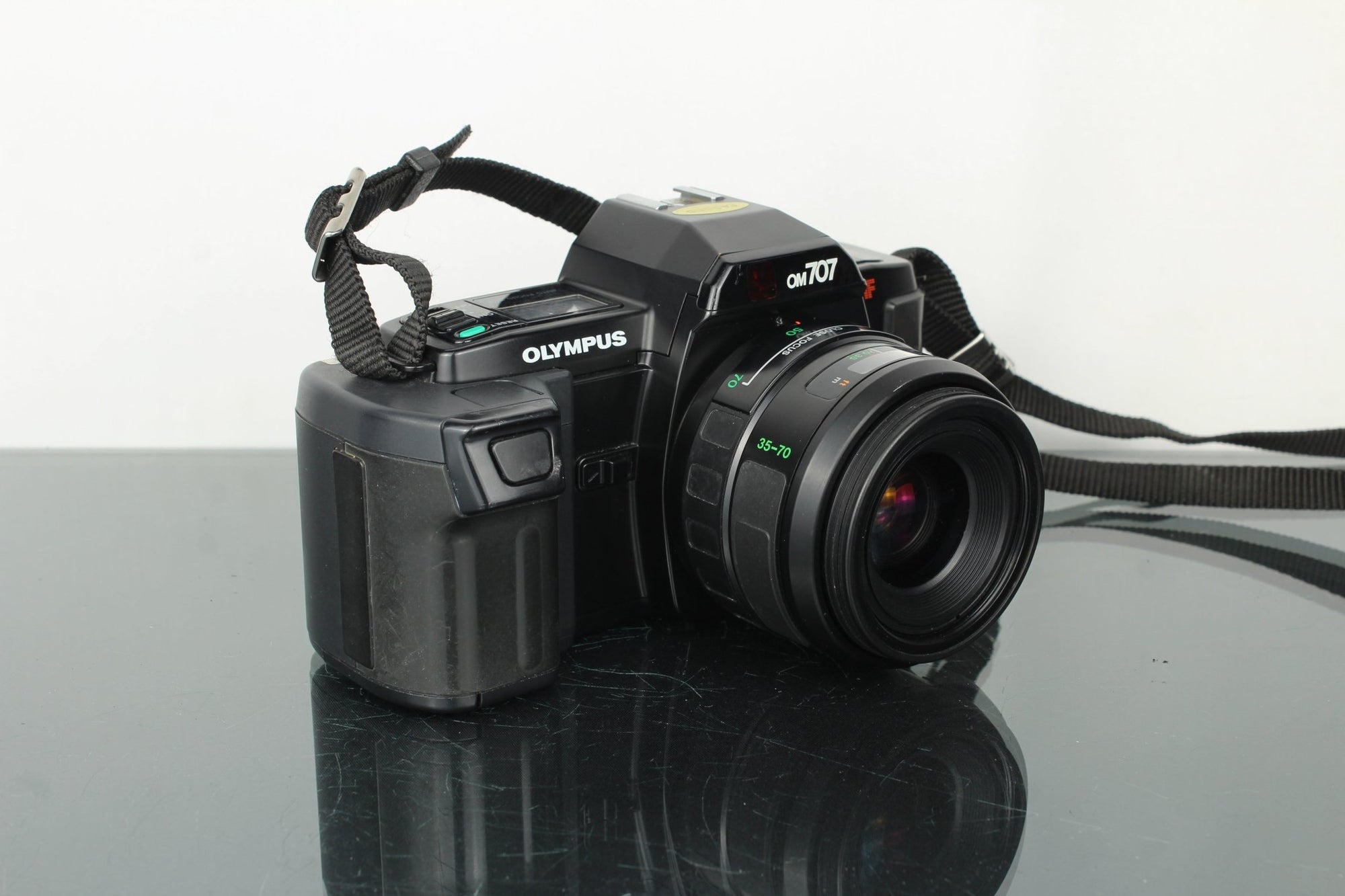 Olympus OM707 AF + Olympus AF 23 - 70mm 1:3.5 - 4.5 lens - Dutch|Thrift