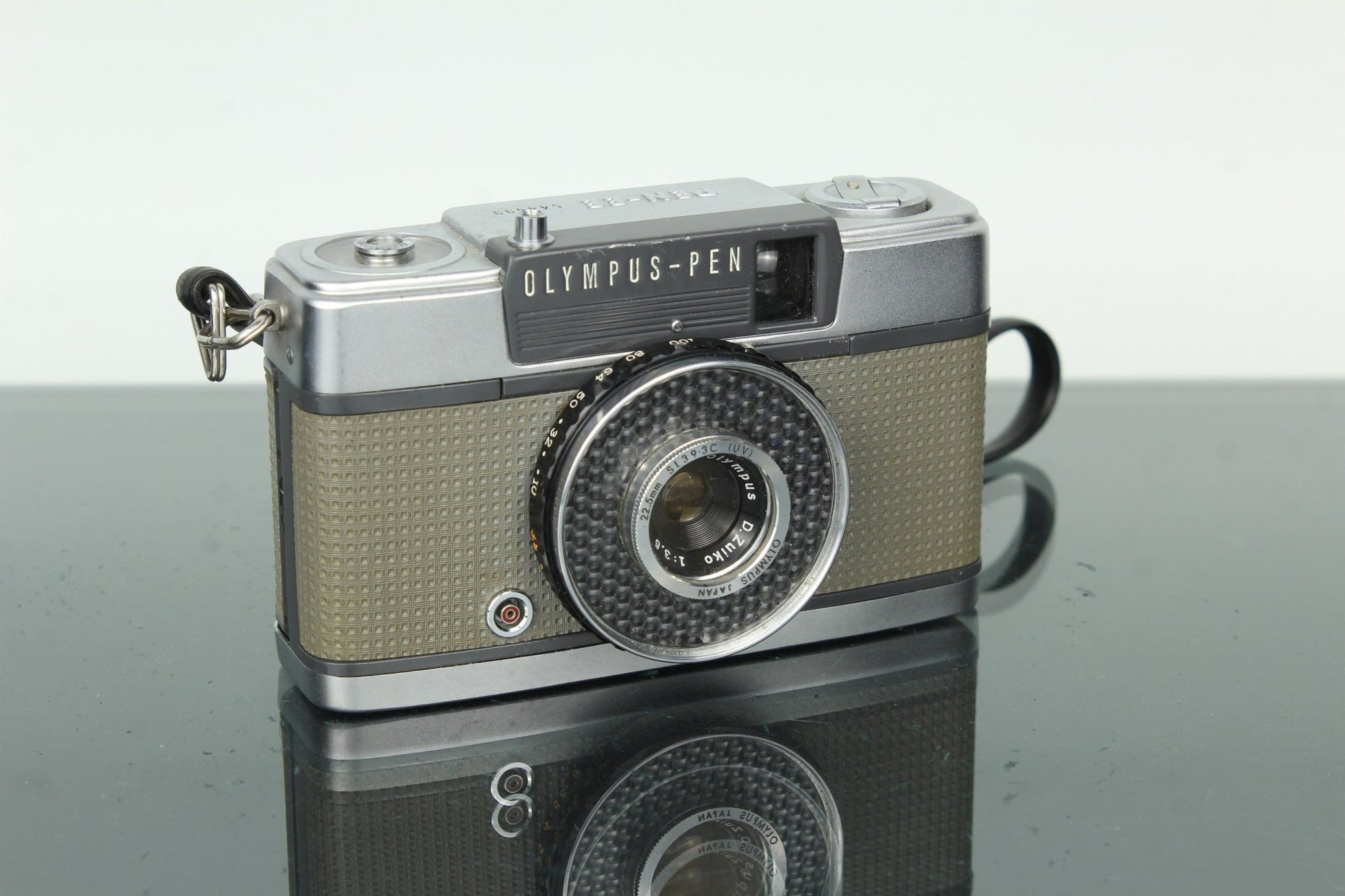 Olympus Pen EE - Dutch|Thrift