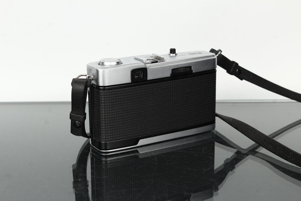 Olympus Trip 35 - Dutch|Thrift