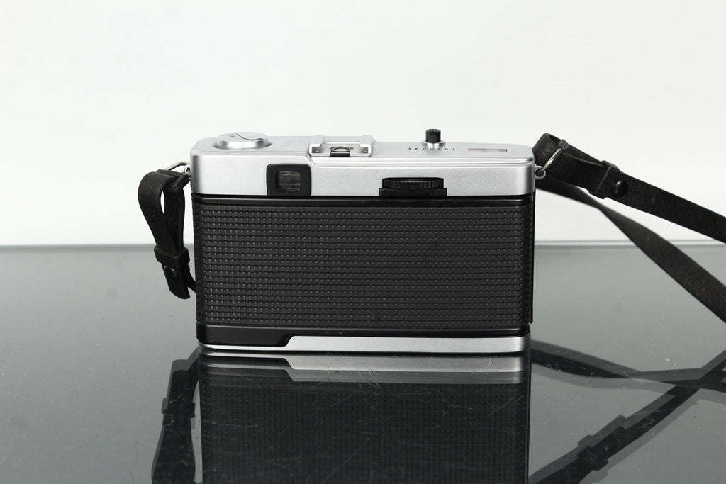 Olympus Trip 35 - Dutch|Thrift