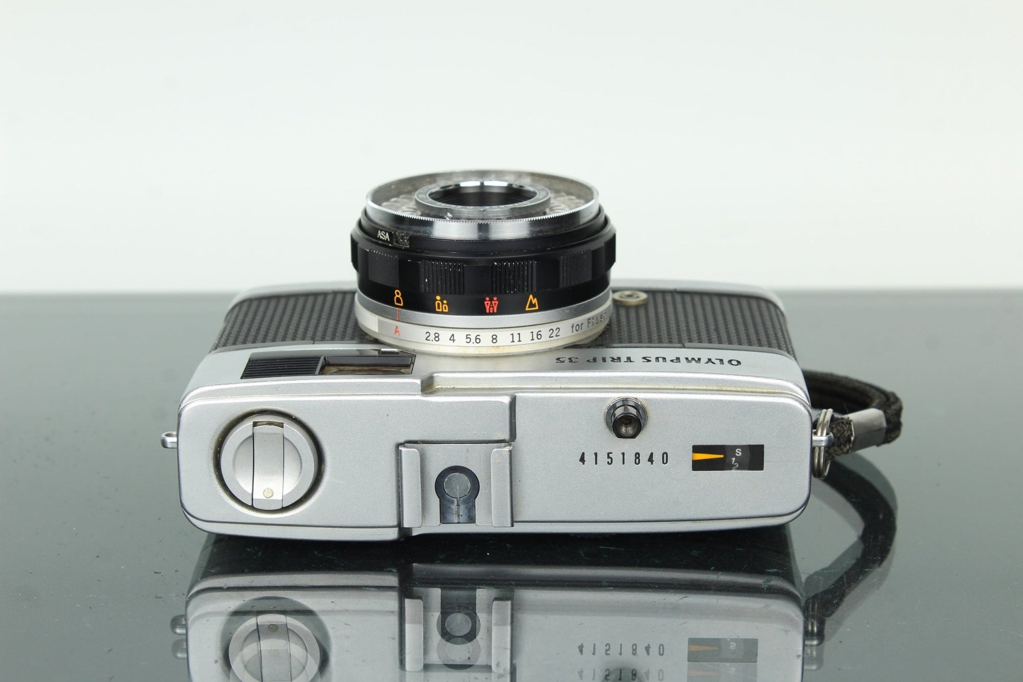 Olympus Trip 35 - Dutch|Thrift