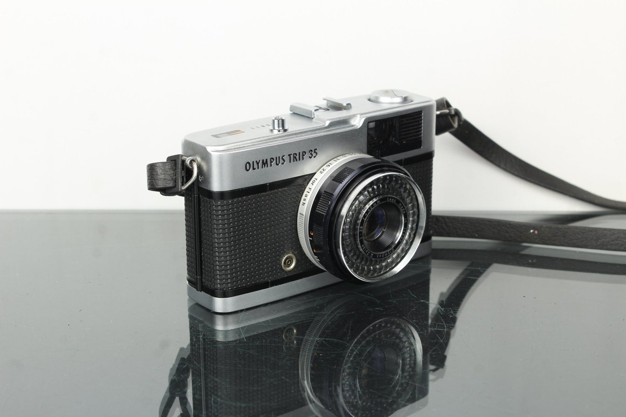 Olympus Trip 35 - Dutch|Thrift