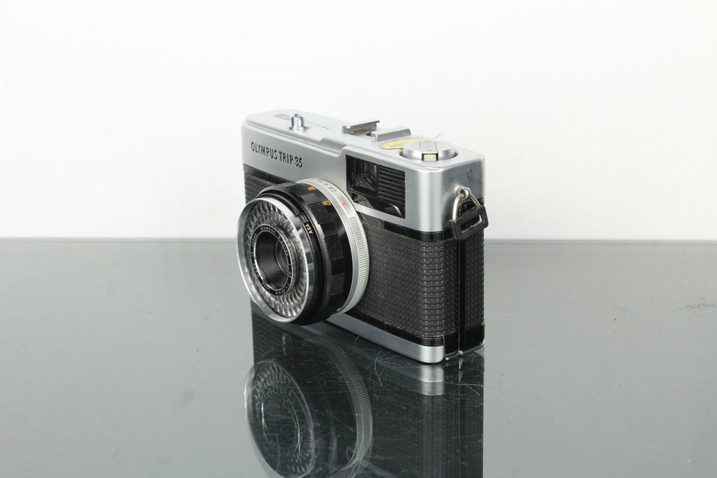 Olympus Trip 35 - Dutch|Thrift