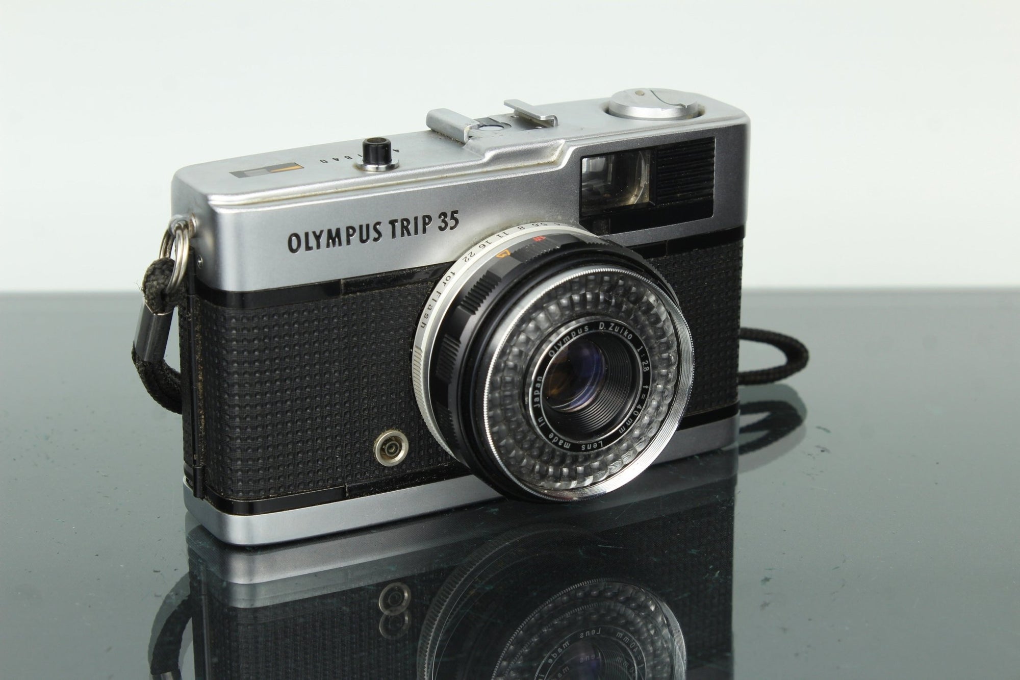 Olympus Trip 35 - Dutch|Thrift