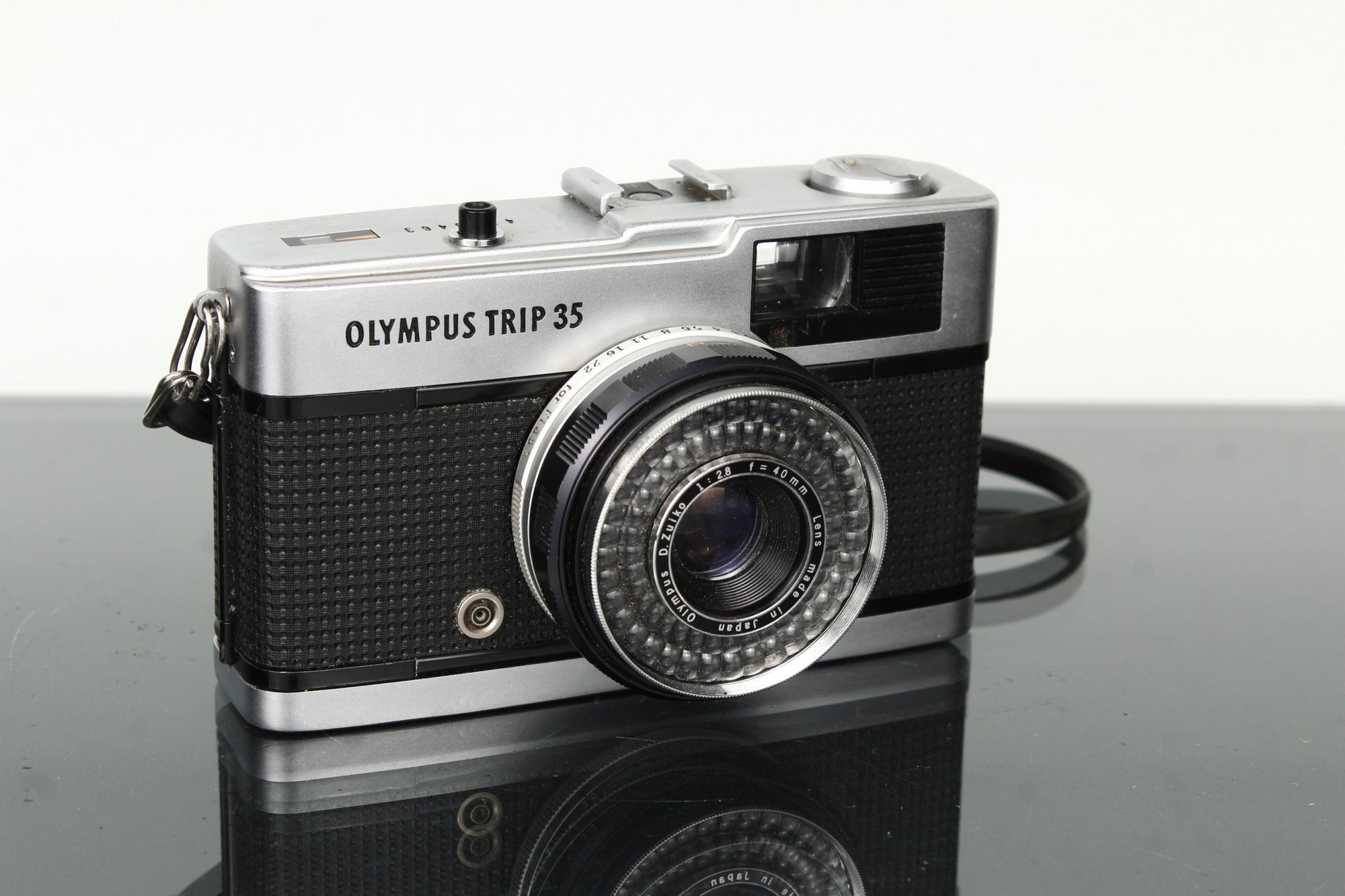 Olympus Trip 35 - Dutch|Thrift