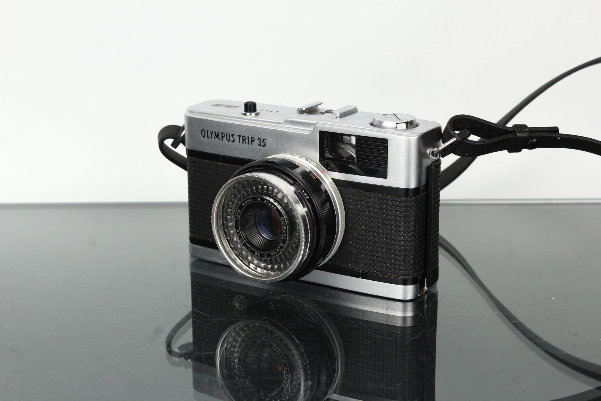 Olympus Trip 35 - Dutch|Thrift