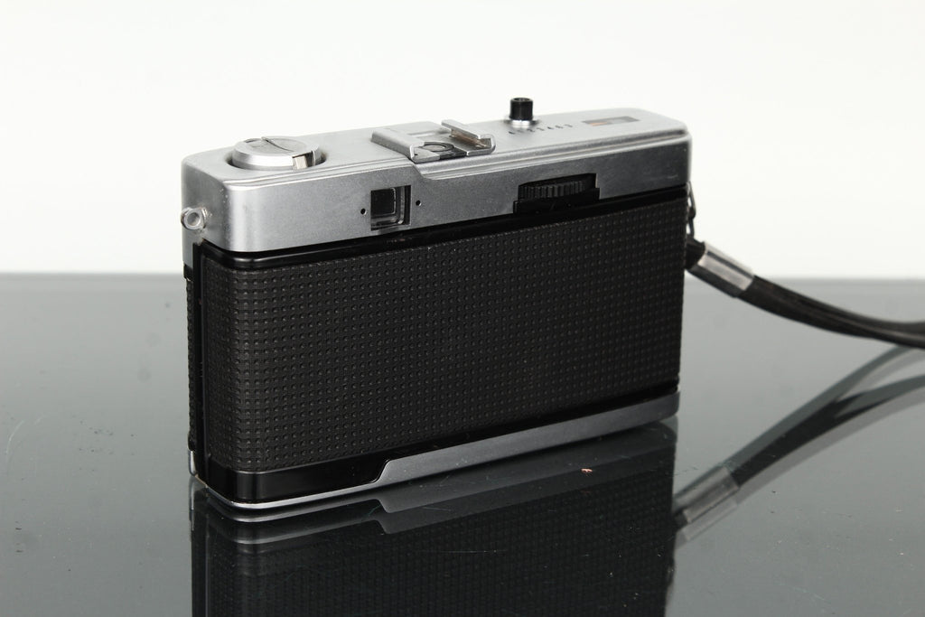 Olympus Trip 35 - Dutch|Thrift