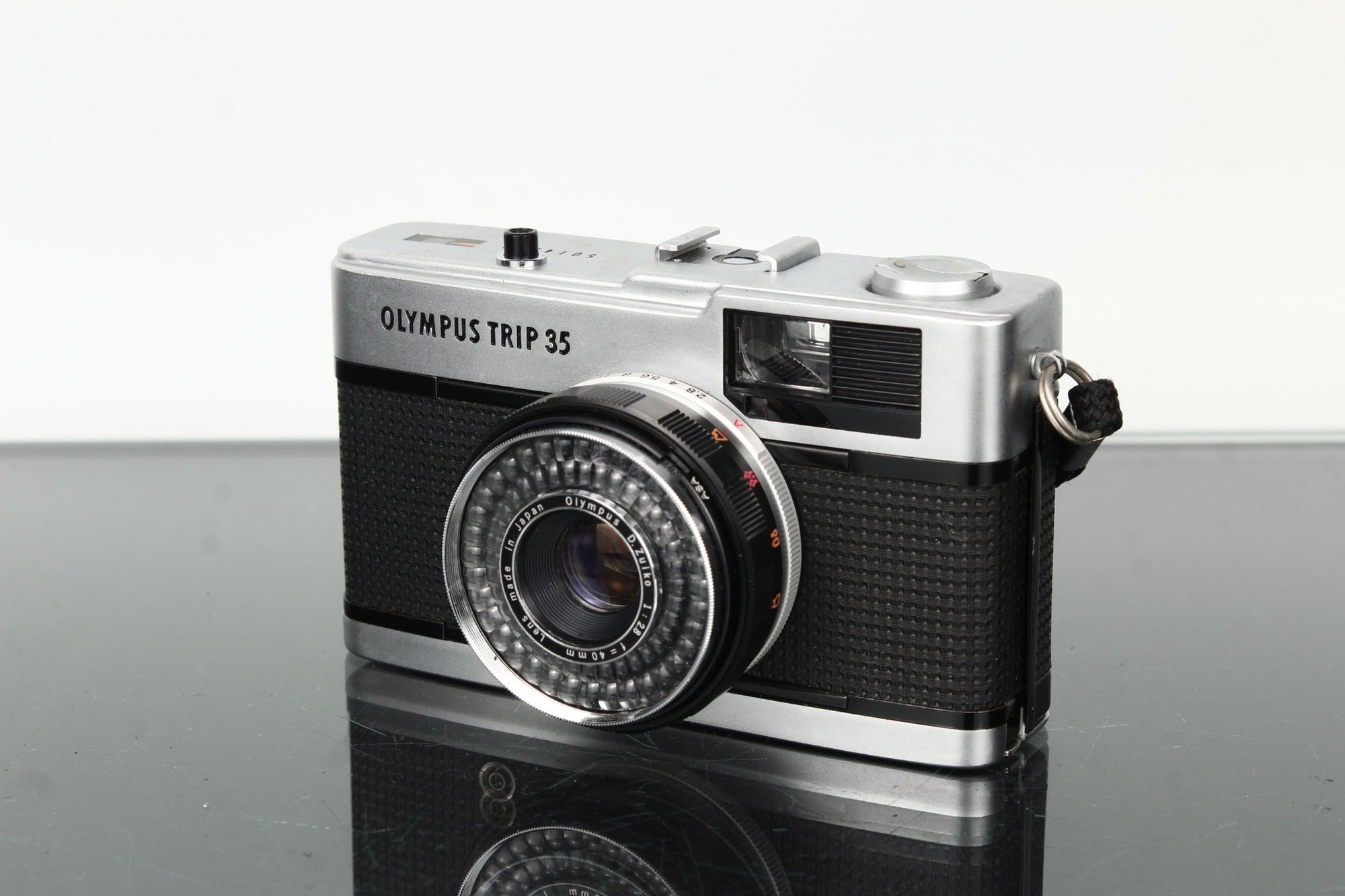 Olympus Trip 35 - Dutch|Thrift