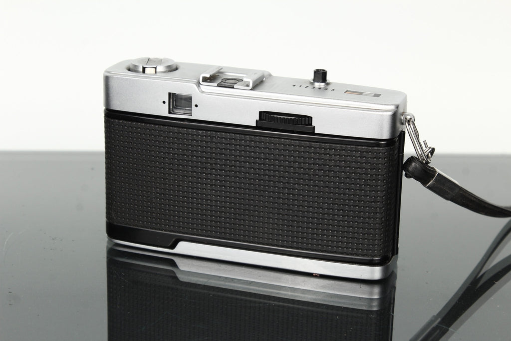 Olympus Trip 35 - Dutch|Thrift