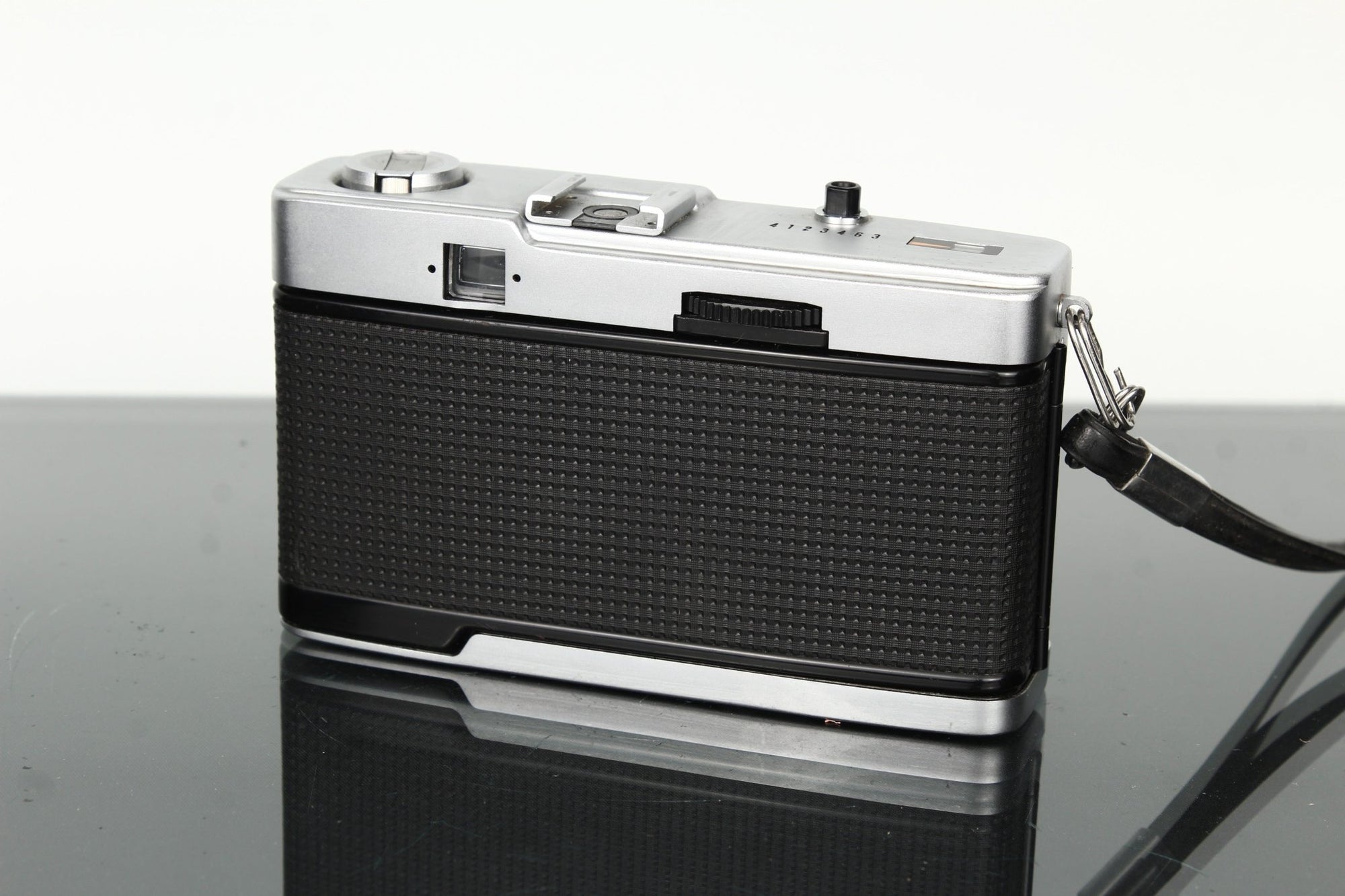 Olympus Trip 35 - Dutch|Thrift