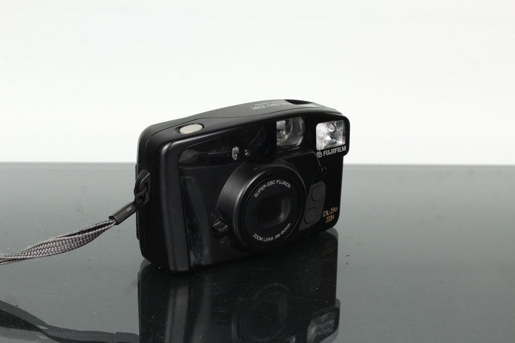 Olympus Trip 35 - Dutch|Thrift