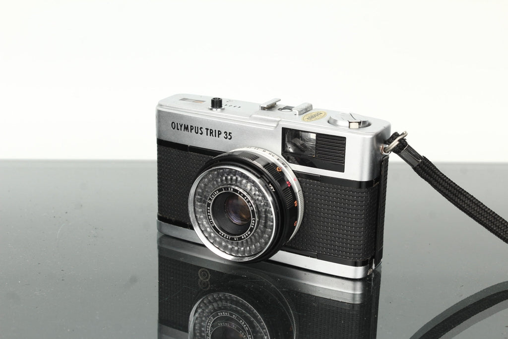 Olympus Trip 35 - Dutch|Thrift
