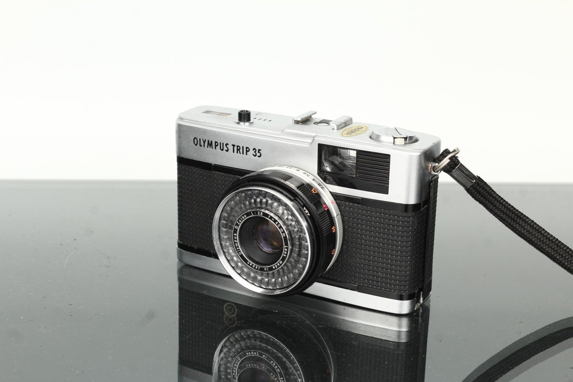 Olympus Trip 35 - Dutch|Thrift