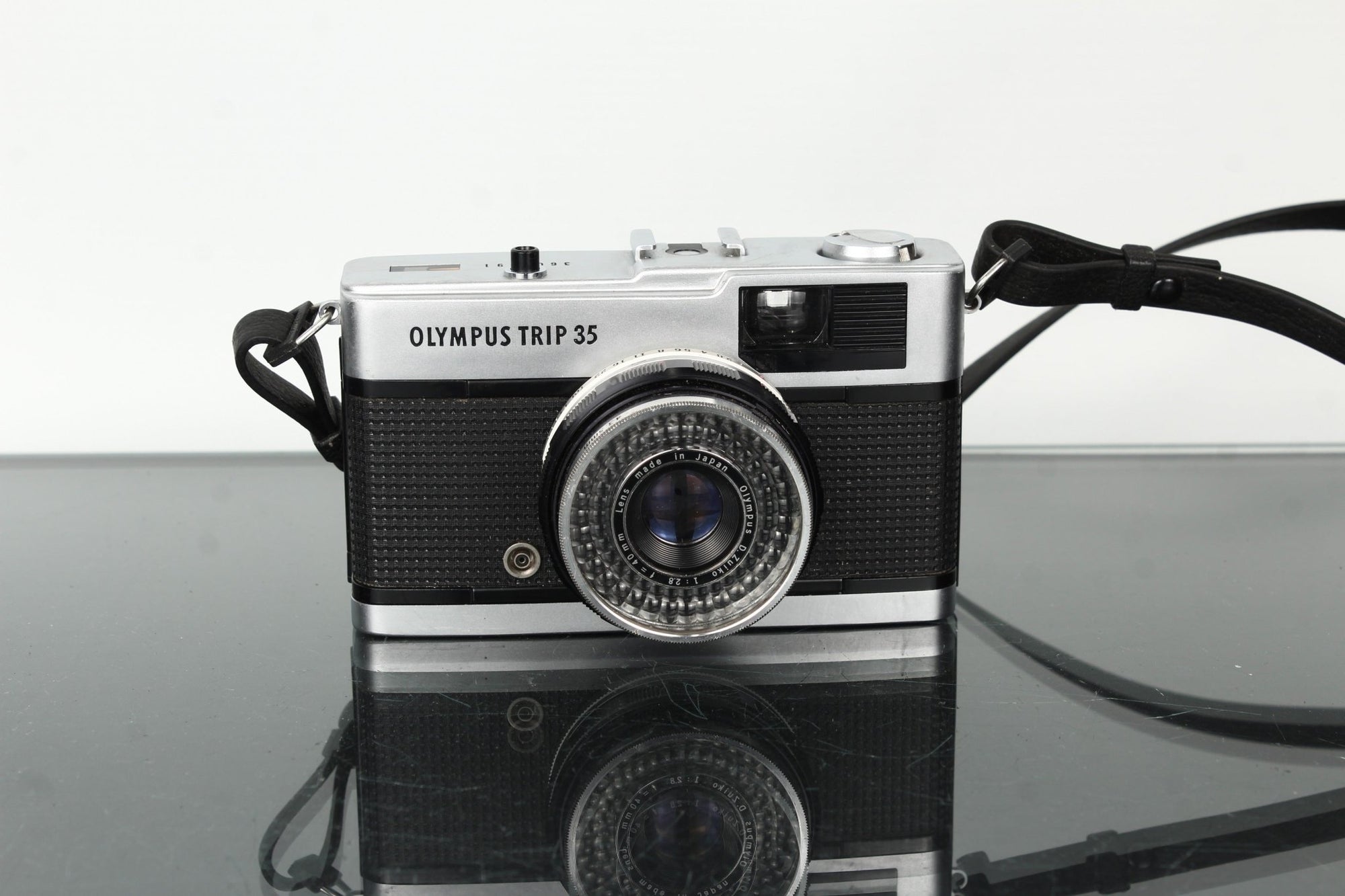 Olympus Trip 35 - Dutch|Thrift