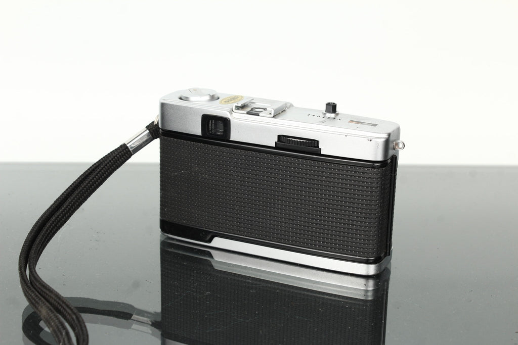 Olympus Trip 35 - Dutch|Thrift