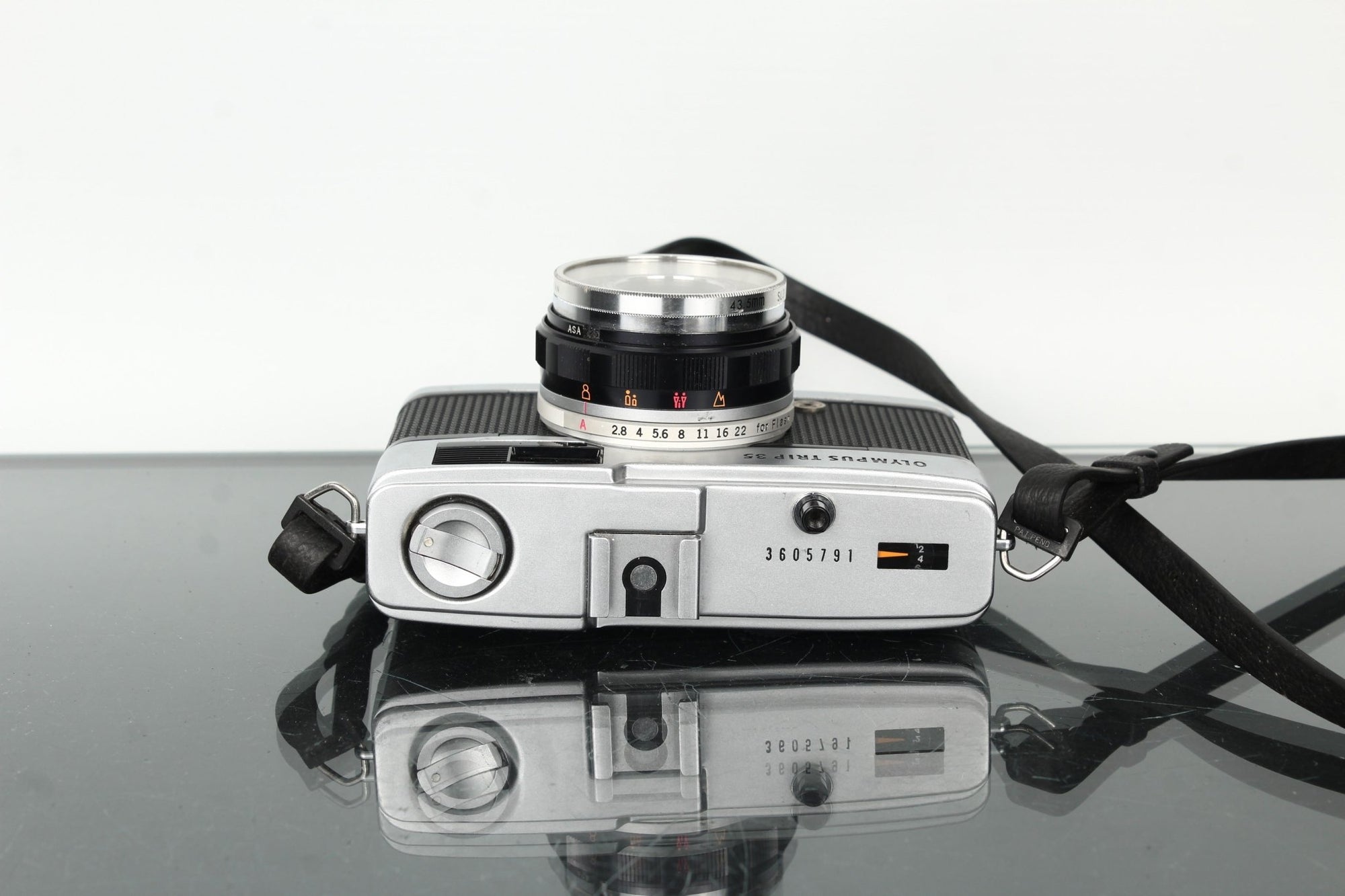 Olympus Trip 35 - Dutch|Thrift