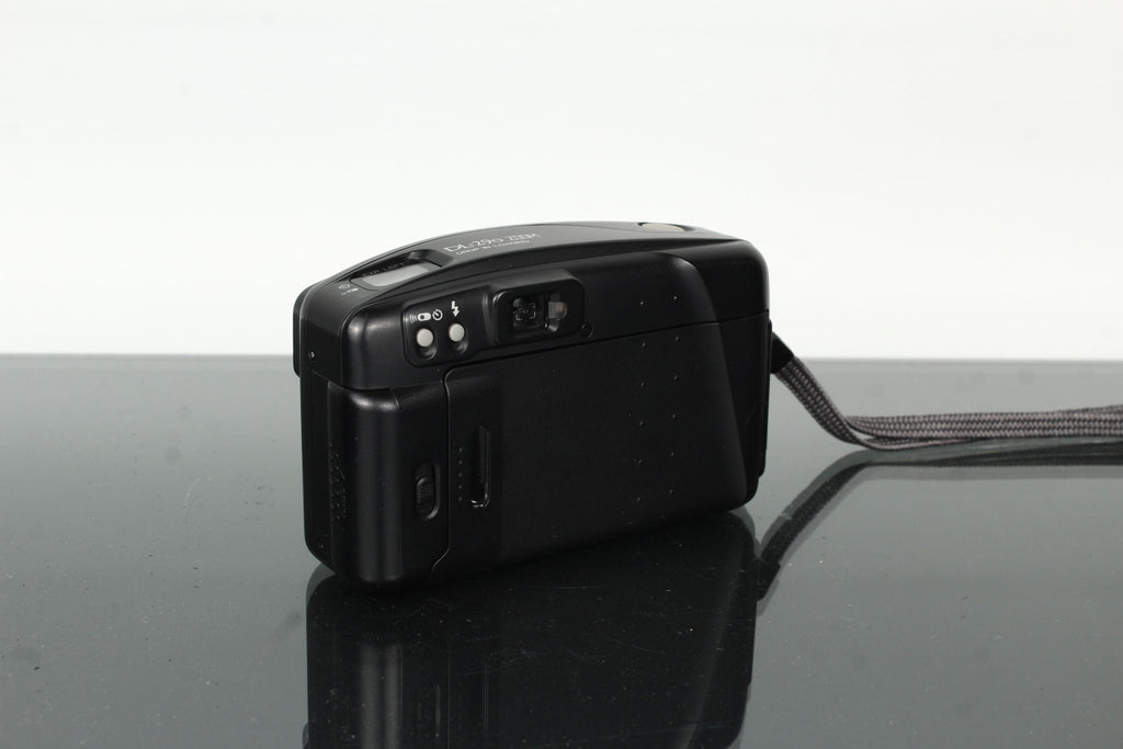 Olympus Trip 35 - Dutch|Thrift