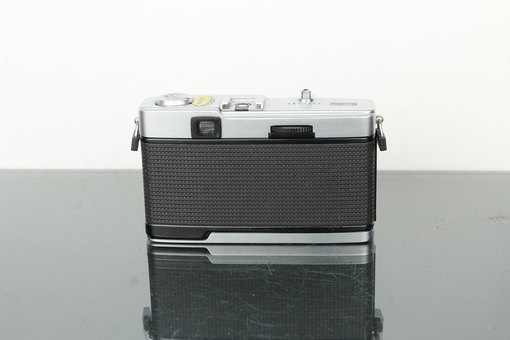 Olympus Trip 35 - Dutch|Thrift