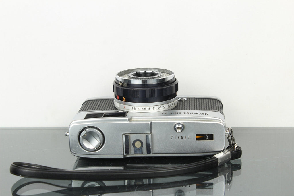 Olympus Trip 35 - Dutch|Thrift