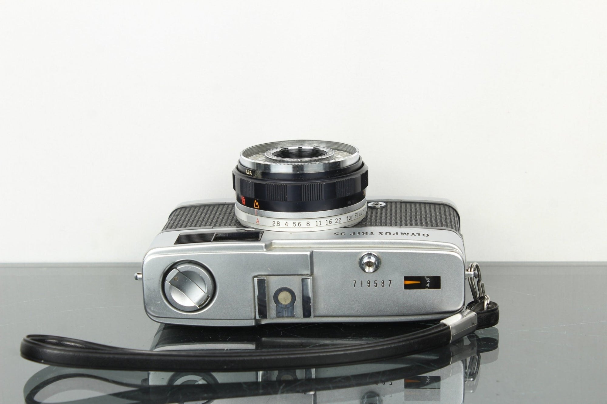 Olympus Trip 35 - Dutch|Thrift