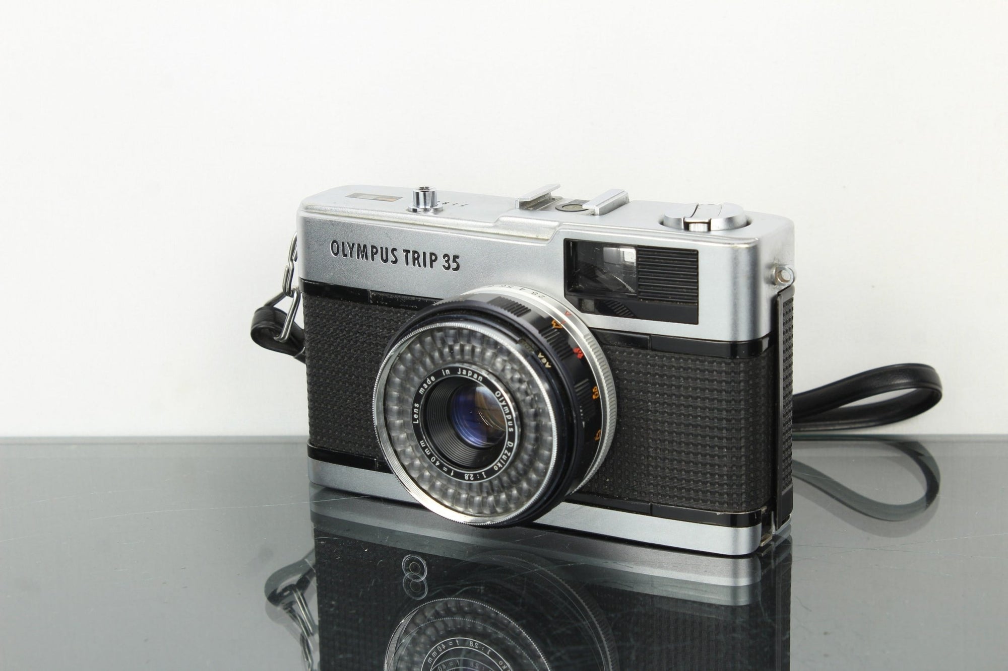 Olympus Trip 35 - Dutch|Thrift