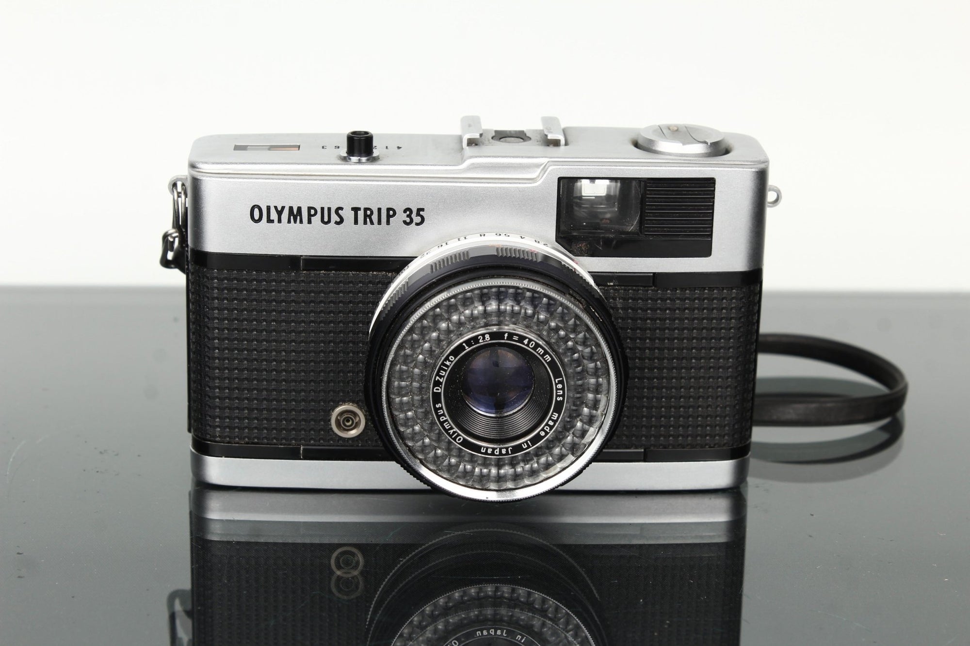 Olympus Trip 35 - Dutch|Thrift