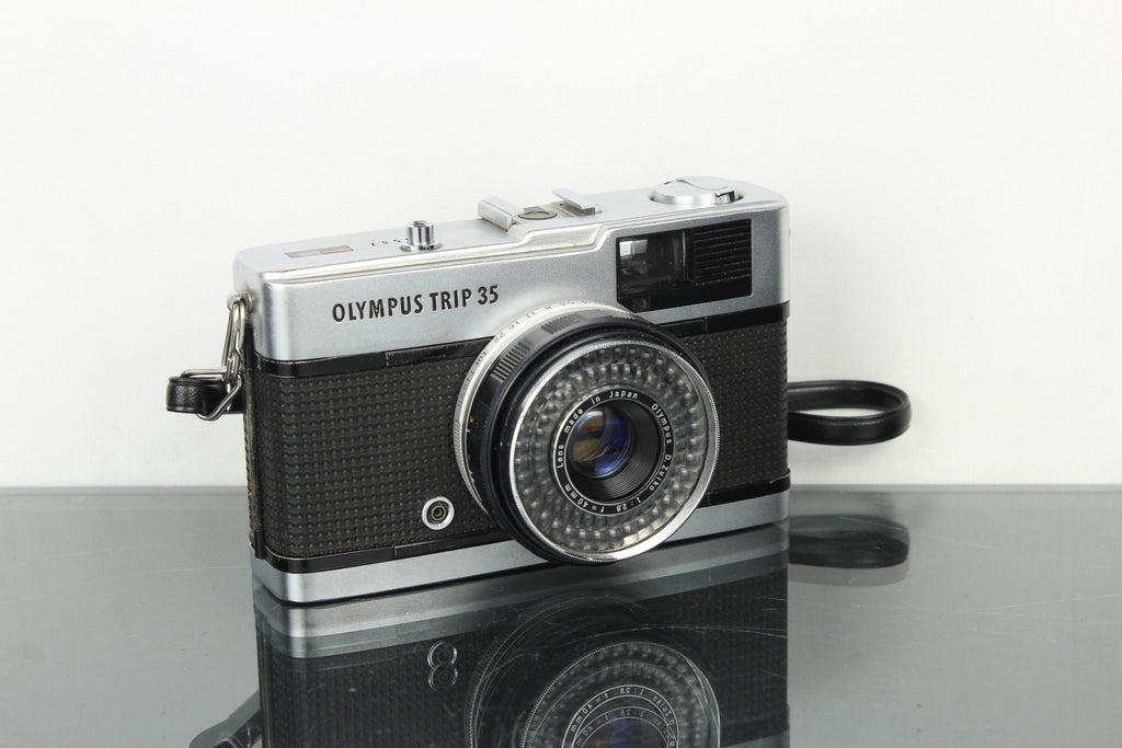 Olympus Trip 35 - Dutch|Thrift