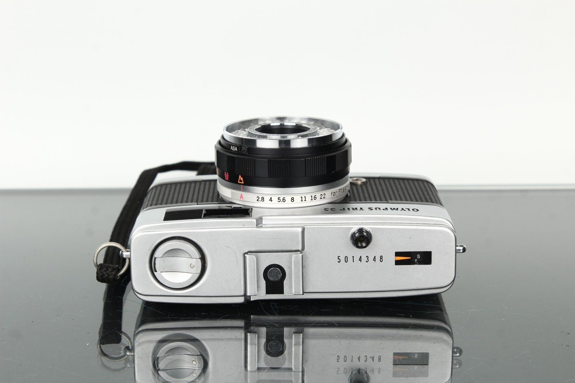 Olympus Trip 35 - Dutch|Thrift