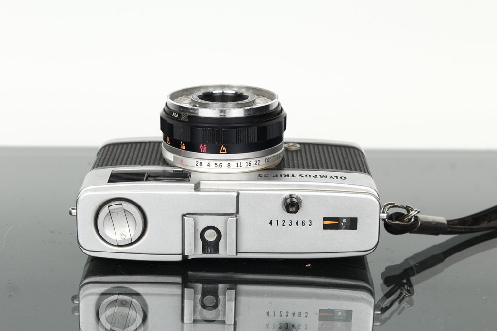 Olympus Trip 35 - Dutch|Thrift
