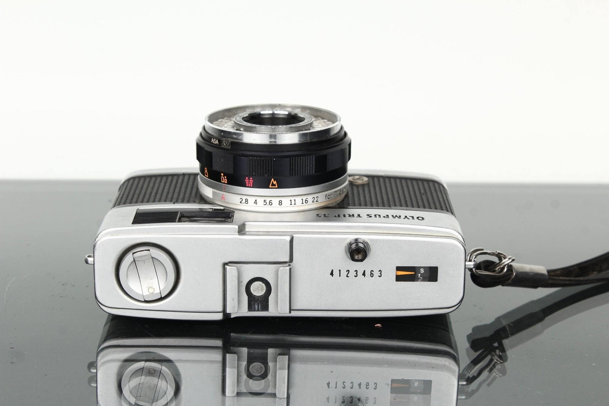 Olympus Trip 35 - Dutch|Thrift