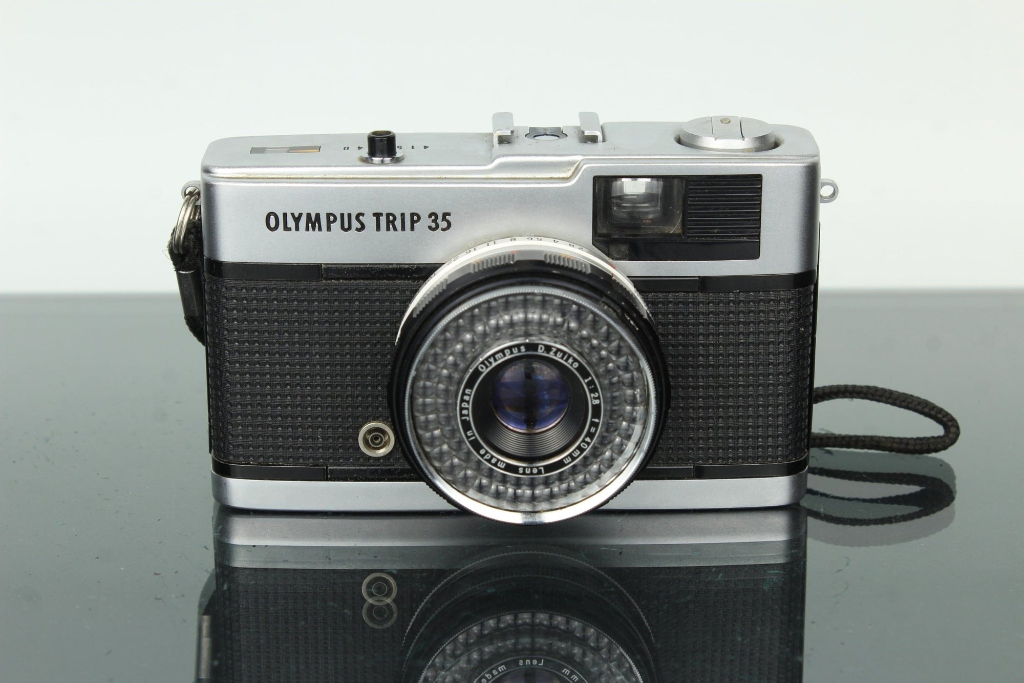 Olympus Trip 35 - Dutch|Thrift