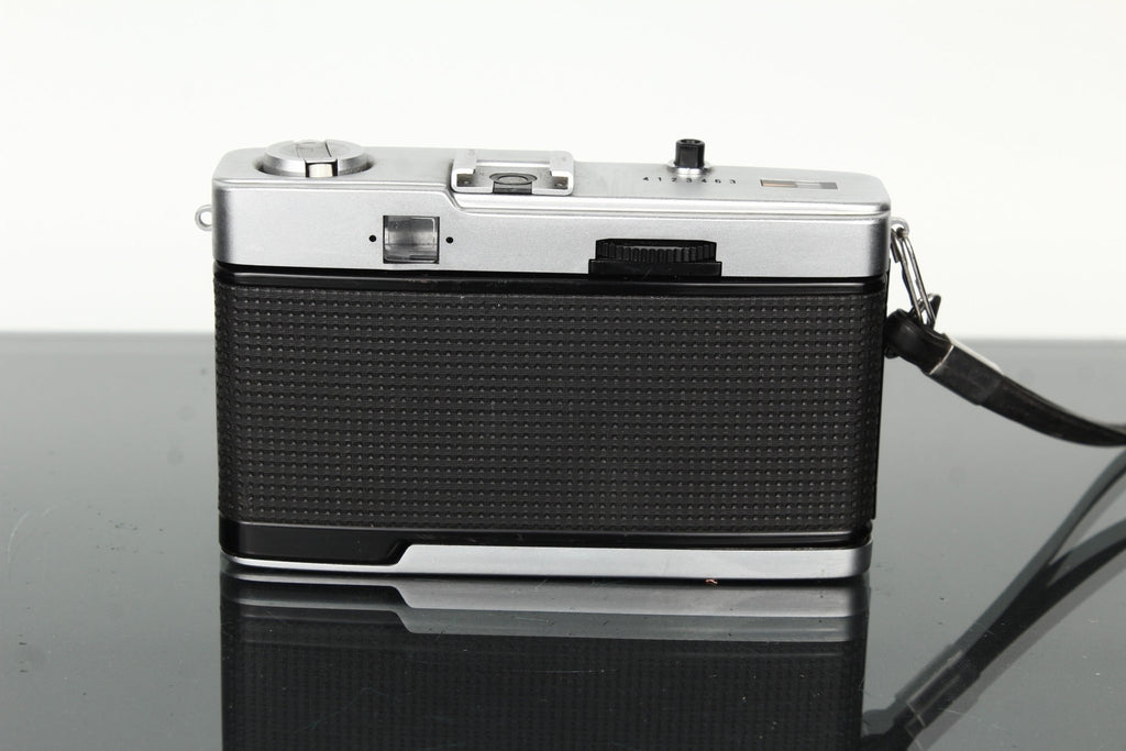 Olympus Trip 35 - Dutch|Thrift