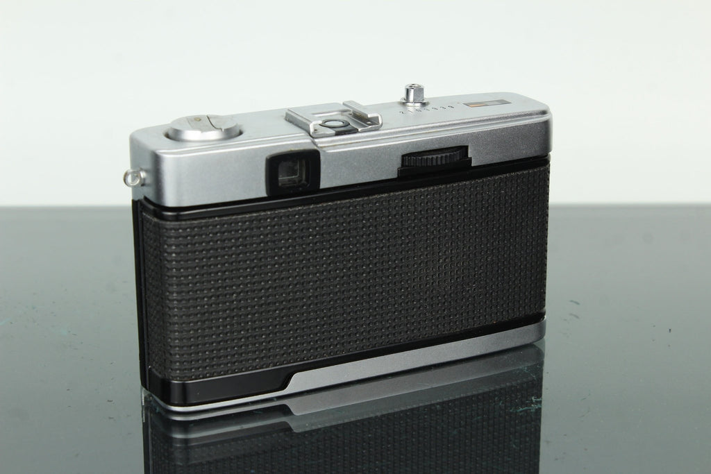 Olympus Trip 35 - Dutch|Thrift