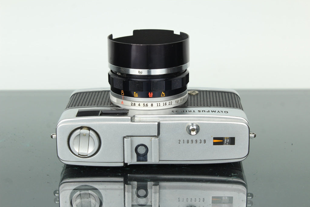 Olympus Trip 35 - Dutch|Thrift
