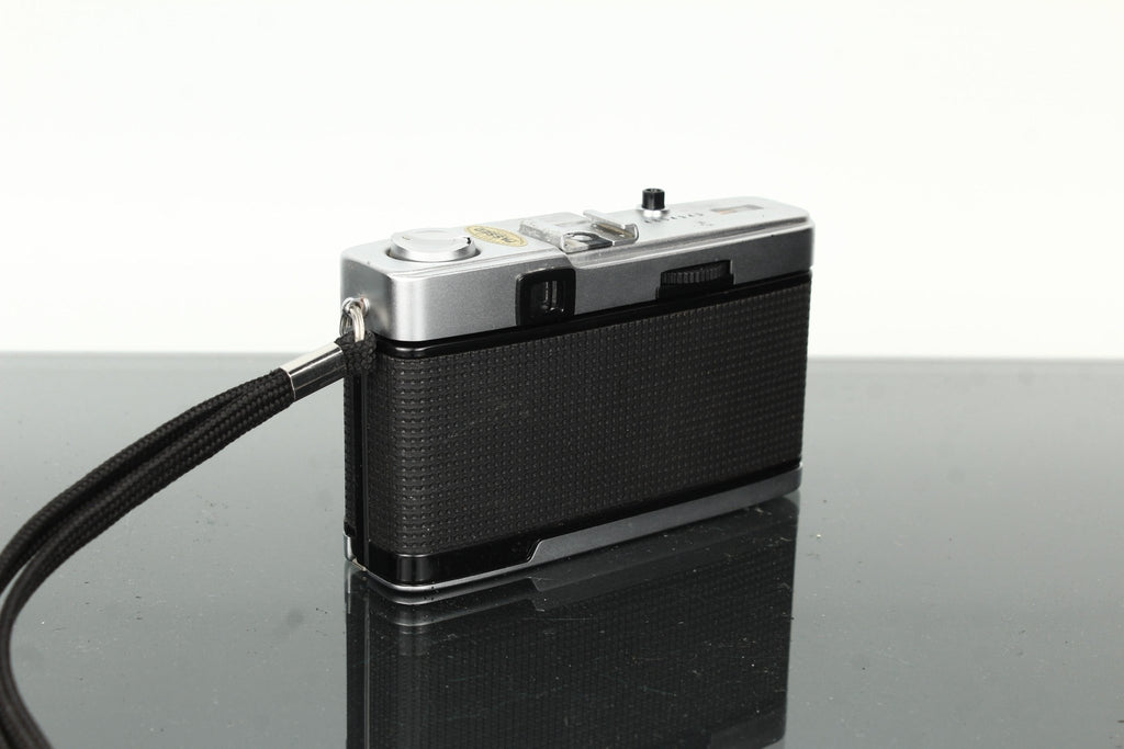 Olympus Trip 35 - Dutch|Thrift