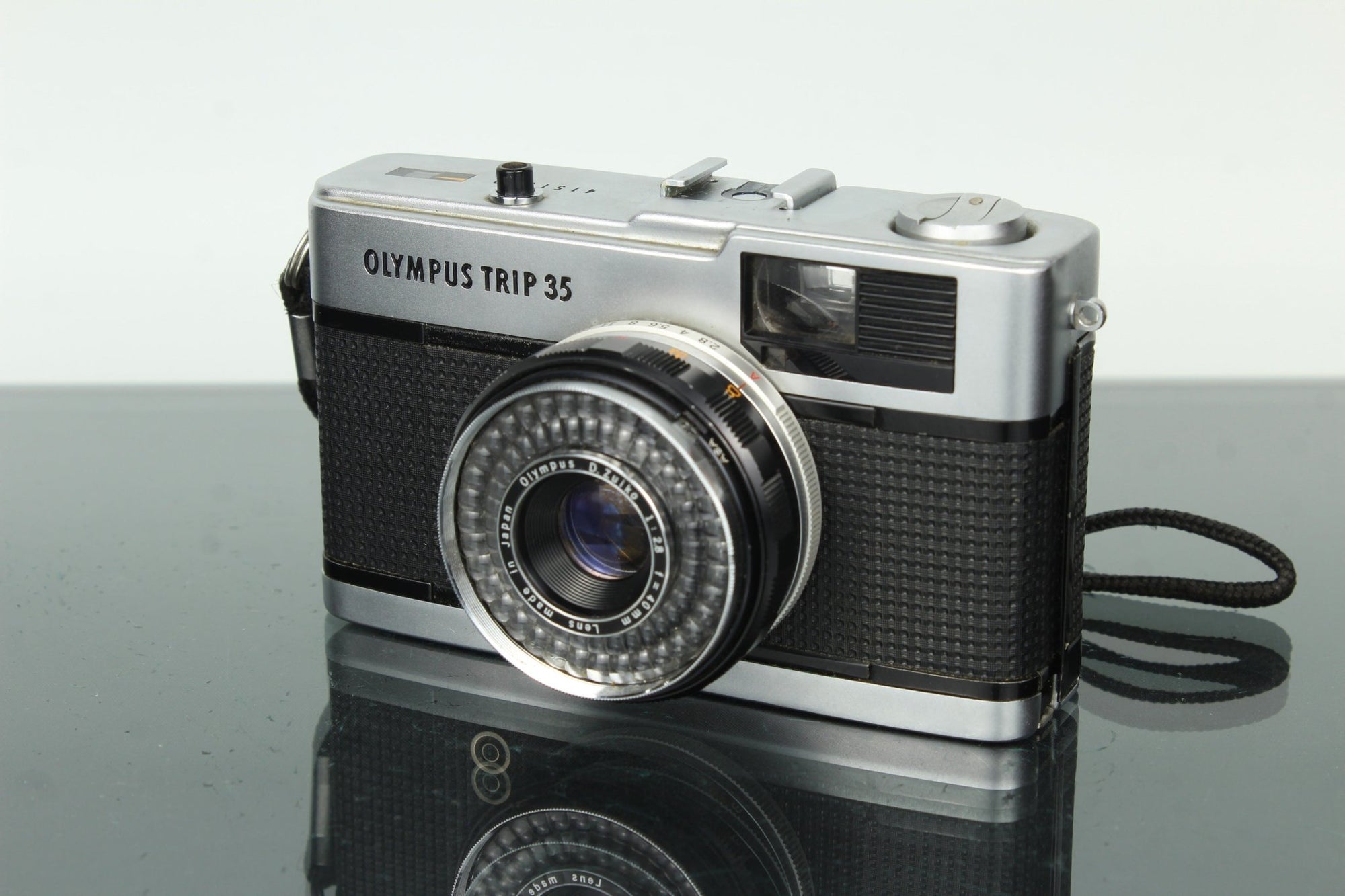 Olympus Trip 35 - Dutch|Thrift