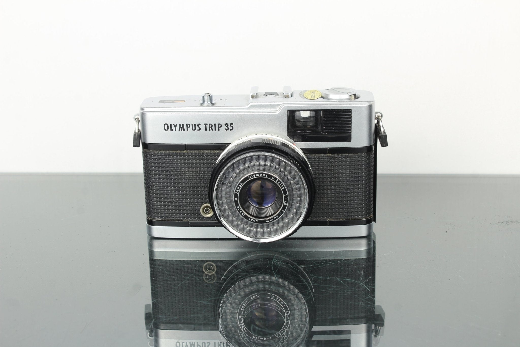 Olympus Trip 35 – Dutch|Thrift