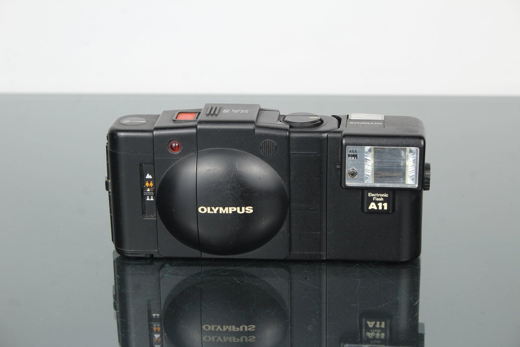 Olympus XA 2 + A11 Flash - Dutch|Thrift