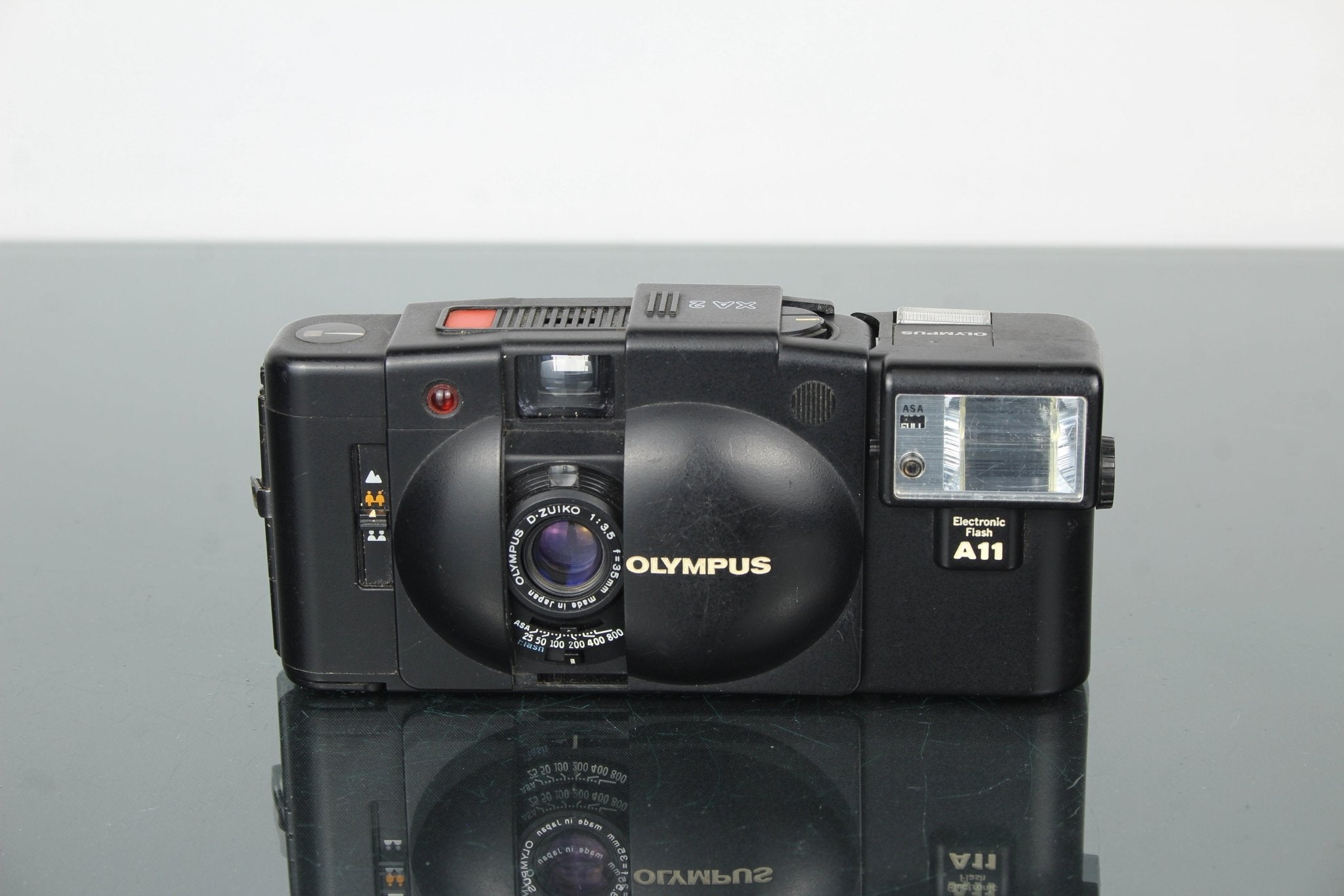 Olympus XA 2 + A11 Flash – Dutch|Thrift
