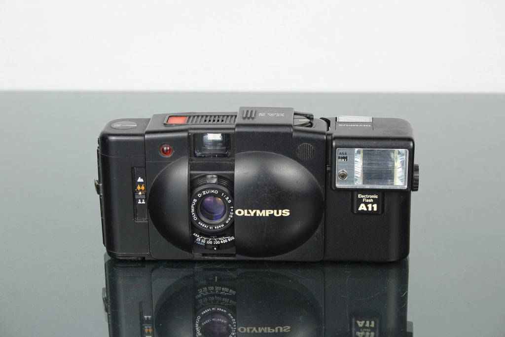 Olympus XA 2 + A11 Flash - Dutch|Thrift