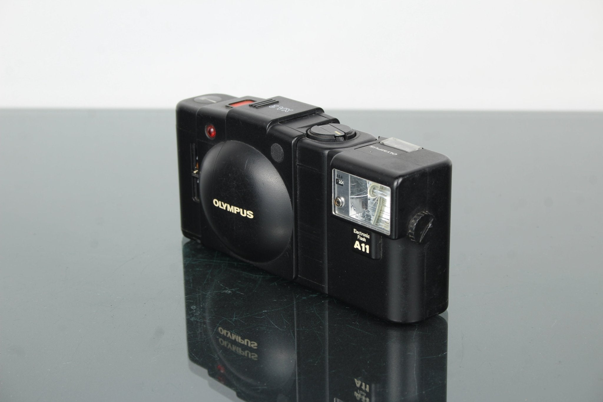 Olympus XA 2 + A11 Flash – Dutch|Thrift