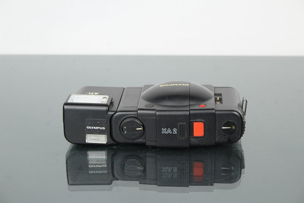 Olympus XA 2 + A11 Flash - Dutch|Thrift